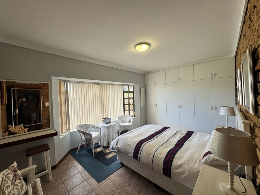 5 Bedroom Property for Sale in Stilbaai Wes Western Cape